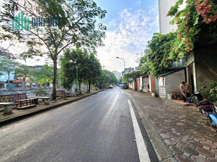 Nhà Đẹp Phân Lô, Phố Tân Mai, Quận Hoàng Mai, 45m x 5T, Giá hơn 5 tỷ.