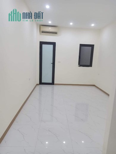 CẦN KHÁCH THUÊ NGUYÊN TÒA PHAN ĐÌNH GIÓT, NGÕ THÔNG Ô TÔ TẢI, GẦN BỜ SÔNG, 2 MẶT PHỐ, 12 TR/TH.