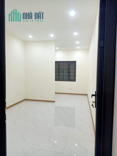 CẦN KHÁCH THUÊ NGUYÊN TÒA PHAN ĐÌNH GIÓT, NGÕ THÔNG Ô TÔ TẢI, GẦN BỜ SÔNG, 2 MẶT PHỐ, 12 TR/TH.