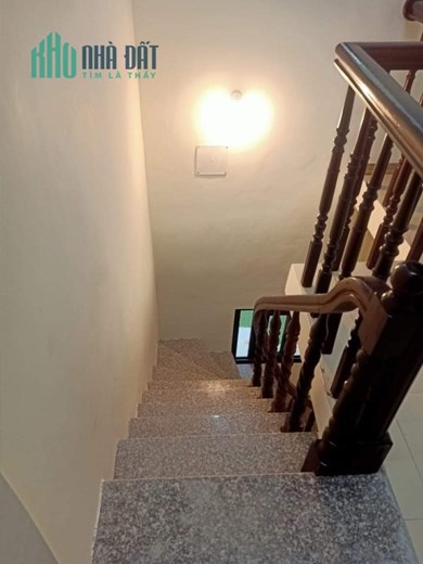 CẦN KHÁCH THUÊ NGUYÊN TÒA PHAN ĐÌNH GIÓT, NGÕ THÔNG Ô TÔ TẢI, GẦN BỜ SÔNG, 2 MẶT PHỐ, 12 TR/TH.