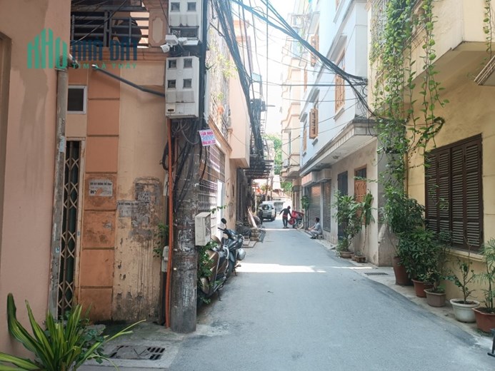CẦN KHÁCH THUÊ NGUYÊN TÒA PHAN ĐÌNH GIÓT, NGÕ THÔNG Ô TÔ TẢI, GẦN BỜ SÔNG, 2 MẶT PHỐ, 12 TR/TH.