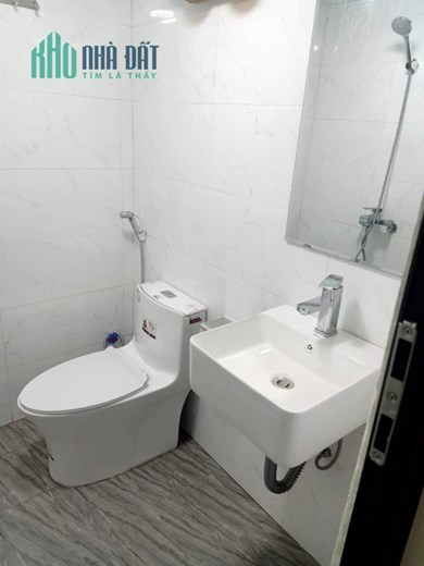 CẦN KHÁCH THUÊ NGUYÊN TÒA PHAN ĐÌNH GIÓT, NGÕ THÔNG Ô TÔ TẢI, GẦN BỜ SÔNG, 2 MẶT PHỐ, 12 TR/TH.