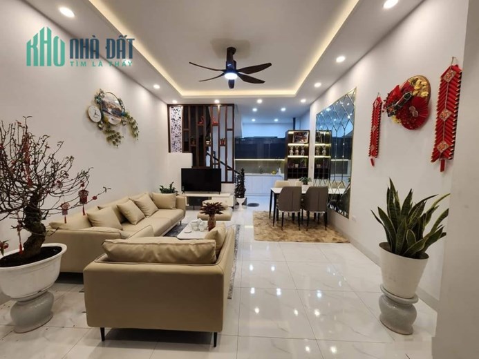 Phân lô, dân trí cao, cách ô tô 20m, ở thích, bán nhà Chùa Bộc