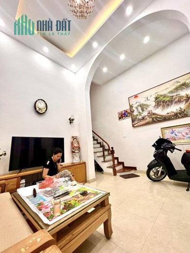 94m 3 Phòng Ngủ Chung Cư Cao Cấp Phố Lê Trọng Tấn Thanh Xuân. Gần Trường Đại Học Y. Chủ Ngợp Cần