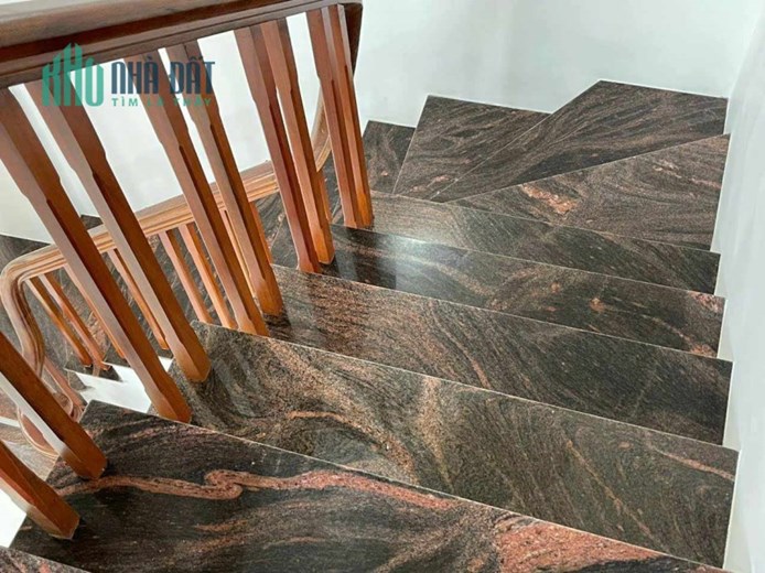 bán  nhà xây mới tại 530 Thụy Kuê Bưởi Hoàng Hoa Thám Lạc Long Quân  Ba Đình dt 33 m2 giá 4,8   tỷ