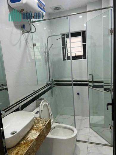 bán  nhà xây mới tại 530 Thụy Kuê Bưởi Hoàng Hoa Thám Lạc Long Quân  Ba Đình dt 33 m2 giá 4,8   tỷ