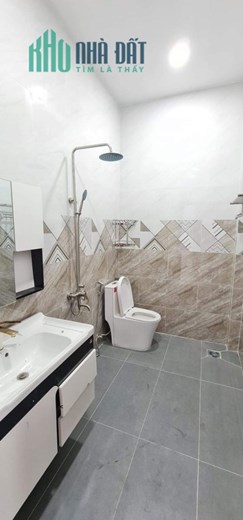 Bán nhà hẻm tải 8m p. Hiệp Phú. Ngang 4 dài 18. 3 tầng BTCT. Hàng ngộp