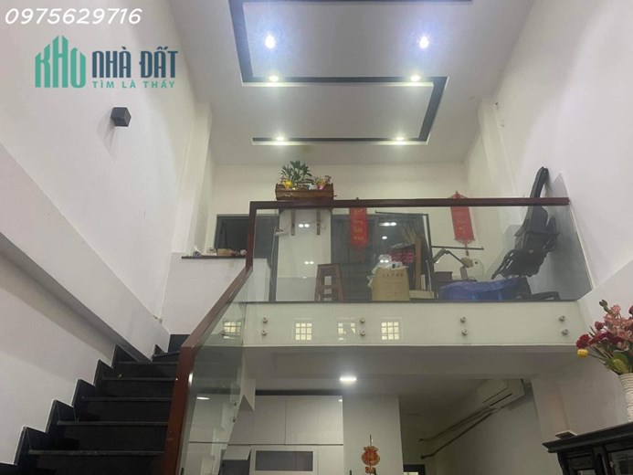 Chủ cần bán nhà Lê Văn Chí DT 77m2 chỉ hơn 6 tỷ nhỏ.