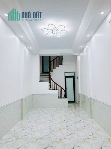 Bán nhà dân xây lô góc 42mn2 4 tàng, mt 5m, Ngã Tư Sở giá chỉ 3 tỷ6