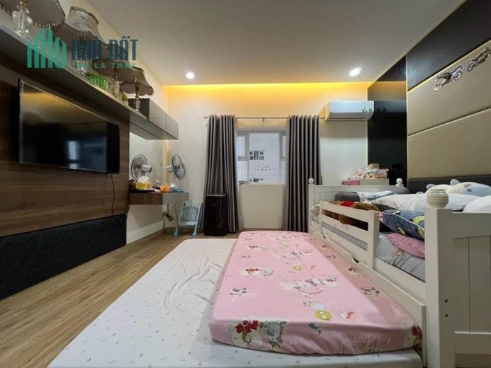 Định Cư Mỹ Gấp Bán Nhà Mặt Tiền Trần Thái Tông, Tân Bình, 114m2, 3 Tầng, Nở Hậu, Chỉ 17 Tỷ