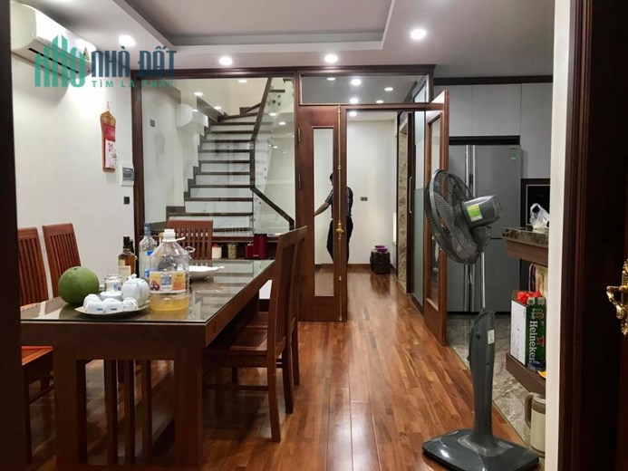 Bán nhà Văn Quán, Hà Đông, ô tô đỗ cửa, view hồ, 40m2, 5.7 tỷ