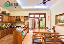 Nhà liền kề Dịch Vọng - Cầu Giấy, cực kỳ đắc địa, vỉa hè, kinh doanh, ở đẳng cấp.
