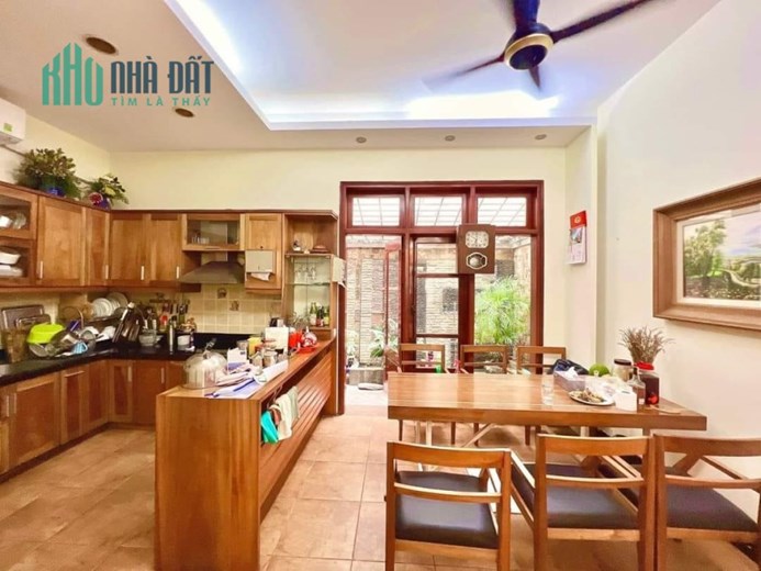 Nhà liền kề Dịch Vọng - Cầu Giấy, cực kỳ đắc địa, vỉa hè, kinh doanh, ở đẳng cấp.