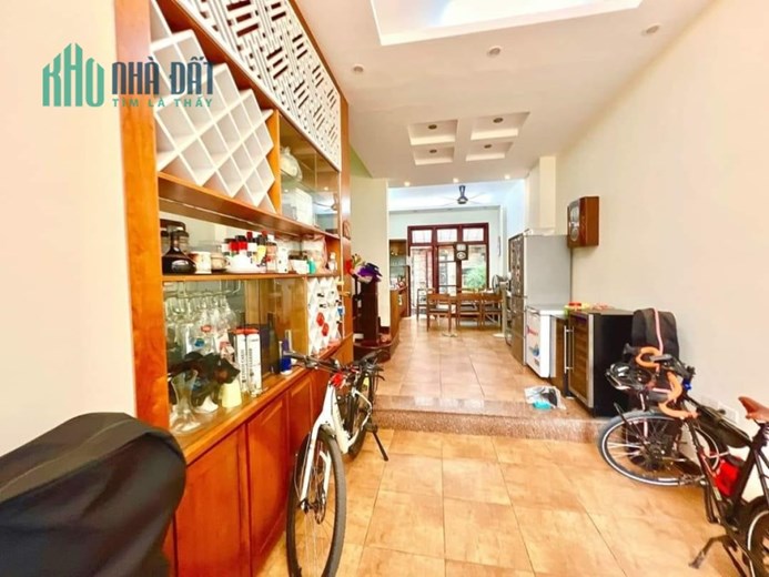 Nhà liền kề Dịch Vọng - Cầu Giấy, cực kỳ đắc địa, vỉa hè, kinh doanh, ở đẳng cấp.