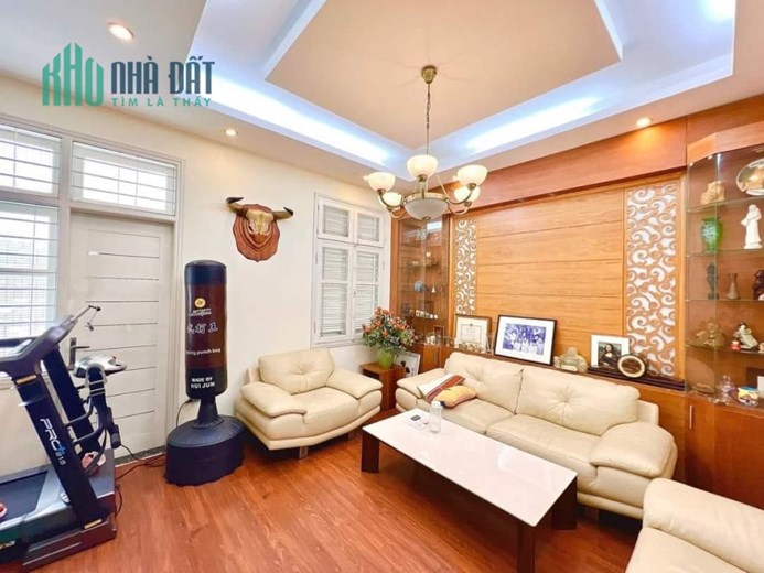 Nhà liền kề Dịch Vọng - Cầu Giấy, cực kỳ đắc địa, vỉa hè, kinh doanh, ở đẳng cấp.
