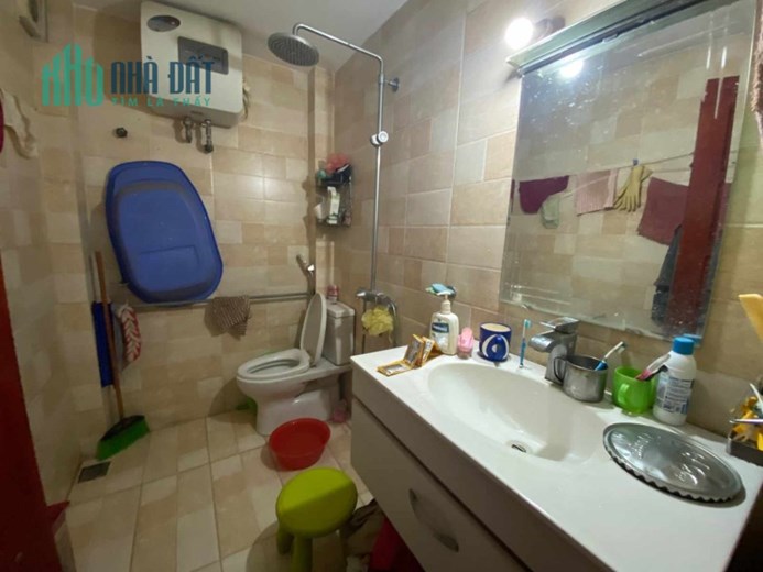 Bán nhà Hào Nam, 31m2*3T, 2 thoáng, ngõ thông, trước nhà rộng 3m, khu dân trí cao, 3.3 tỷ
