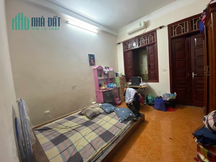 Bán nhà Hào Nam, 31m2*3T, 2 thoáng, ngõ thông, trước nhà rộng 3m, khu dân trí cao, 3.3 tỷ