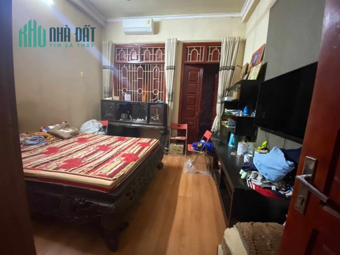 Bán nhà Hào Nam, 31m2*3T, 2 thoáng, ngõ thông, trước nhà rộng 3m, khu dân trí cao, 3.3 tỷ