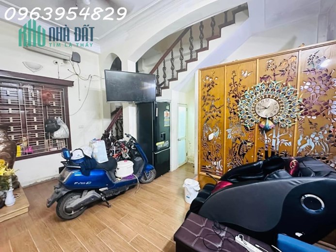 BÁN NHÀ HOÀNG CẦU, QUẬN ĐỐNG ĐA - LÔ GÓC - Ô TÔ VÀO NHÀ - TRƯỚC NHÀ 2 Ô TÔ TRÁNH - CHỈ 5.85 TỶ