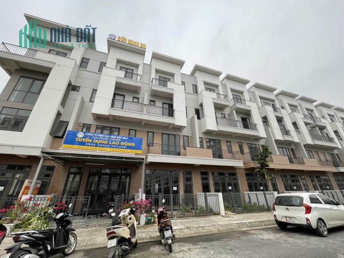 4 tầng. Cao, thoáng. Bao trọn thuế phí. Nhỉnh 3 tỉ 5. VSIP Từ Sơn, Bắc Ninh