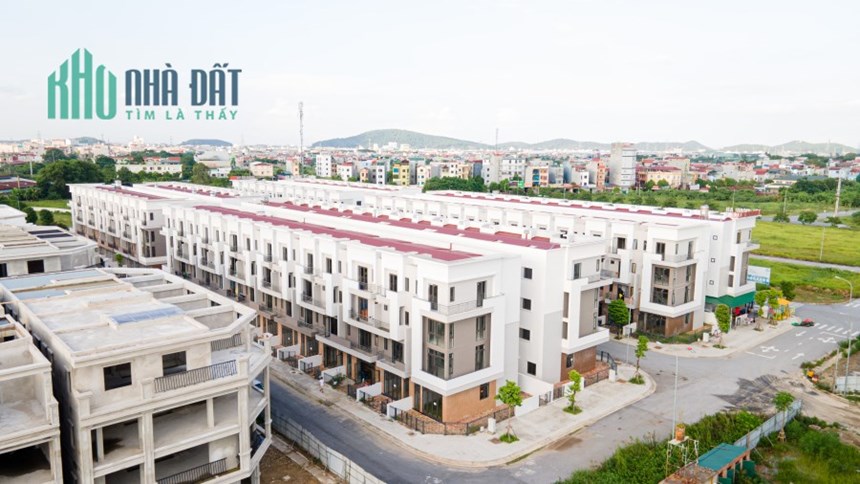 Nhà 4 tầng tiếp giáp Ninh Hiệp, Long biên mà giá chỉ bằng 1/4 0989.558.302