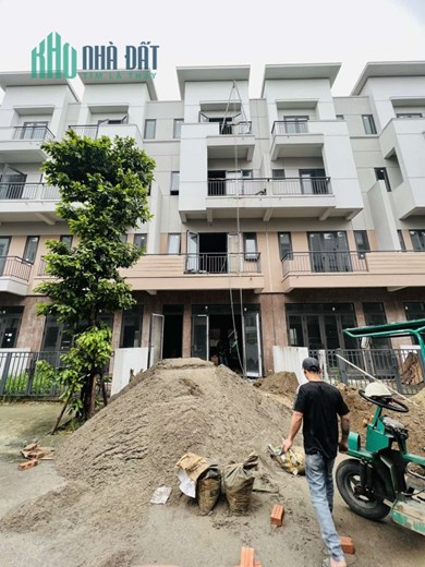 Nhà 4 tầng tiếp giáp Ninh Hiệp, Long biên mà giá chỉ bằng 1/4 0989.558.302