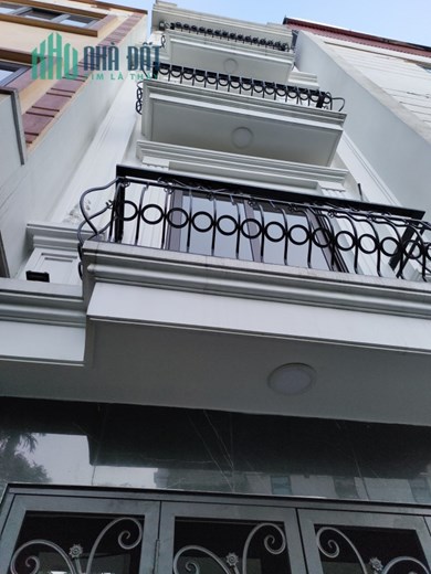 Bán nhà Sài Đồng, Long Biên, nhỉnh 3 tỷ, 36m2 x 5 tầng hiện đại, gần ô tô tránh