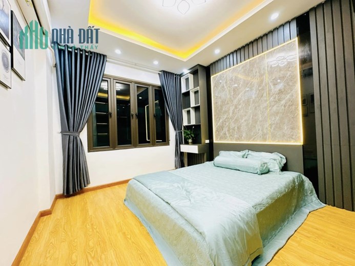 Ngõ ba gác tránh xe máy, căn góc cực thoáng, nhà Tôn Thất Tùng, Đống Đa
