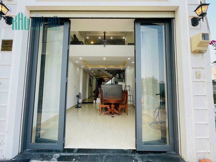 Bán nhà đường Hoàng Quốc Việt, 4 tầng, 4.2 x 12.5m, giá 8 tỷ