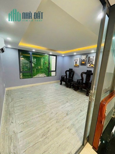 Bán nhà đường Hoàng Quốc Việt, 4 tầng, 4.2 x 12.5m, giá 8 tỷ