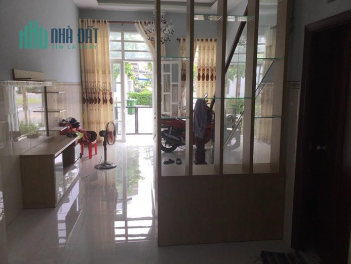 < BÁN NHÀ > Căn Nhà Vị Trí Đẹp Tại Bến Lức, Long An