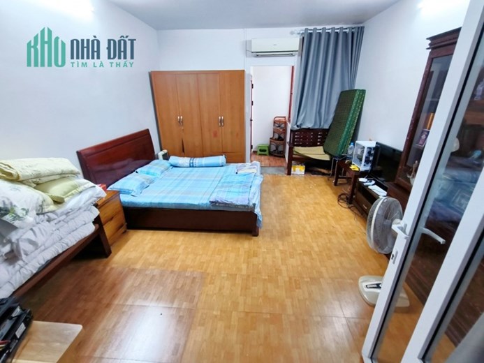 Bán nhà phố Chu Văn An 76m 4 tầng độc lập sân cổng riêng  GIÁ 4.95 tỉ