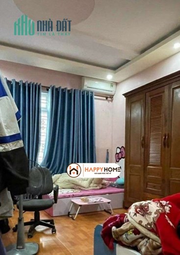 Bán nhà phố Văn Cao, diện tích 49m 3 tầng sân cổng riêng GIÁ chỉ 2.46 tỉ