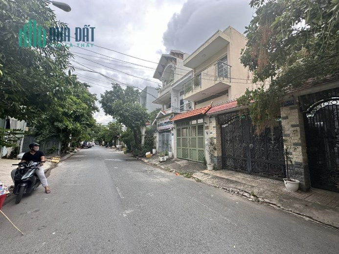 Nhà mặt tiền đường 10m - gần Nguyễn Thị Thập, Quận 7 - 4x18m - 11.x tỷ.