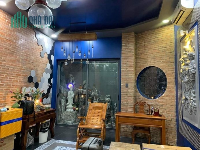 NHÀ BÁN GẤP, BTCT, HUỲNH TẤN PHÁT, GIÁP QUẬN 7, NGANG 5.5M, NHỈNH 4 TỶ