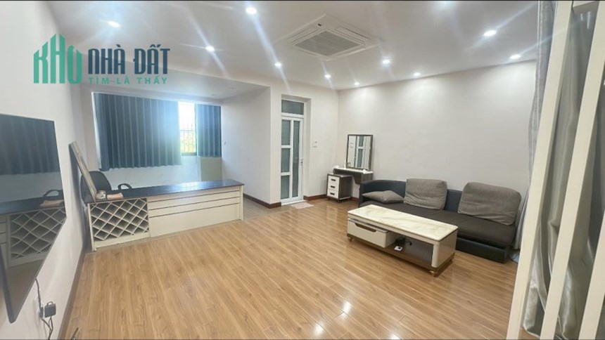 Bán nhà mặt phố Nghi Tàm, Tây Hồ, ô tô vào nhà, mặt tiền rộng, kinh doanh, 120m, 25.8 tỷ
