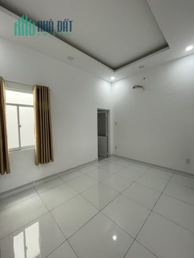Cho thuê nhà 932 Cách mạng thansg8, hẻm xe hơi, 4 phòng chỉ 17 triệu