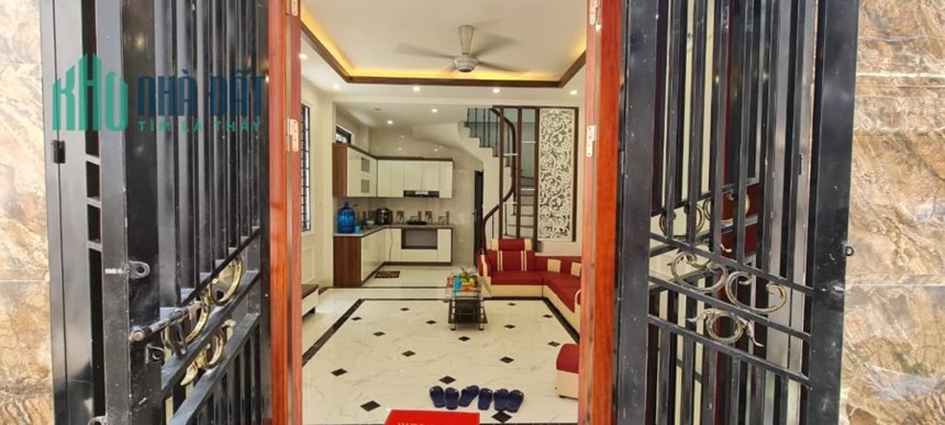 Bán Tòa căn hộ 205m2 phố Đội Cấn, Ba Đình Gara Ô tô Thang máy Dòng tiền 3 tỷ/năm Giá 42.4 Tỷ