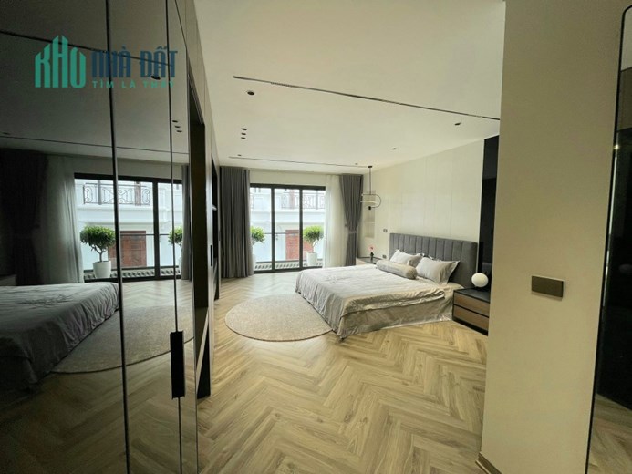 Bán Tòa căn hộ 202m2 phố Đội Cấn, Ba Đình 44 phòng Thang máy Dòng tiền 3 tỷ/năm Giá 42.2 Tỷ