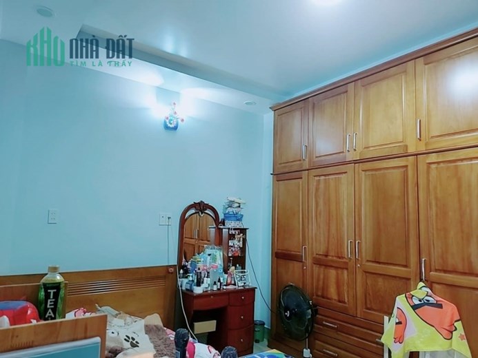 Bán gấp nhà Hẻm xe tải 3 tầng 72m2 Thoại Ngọc Hầu, Tân Phú chỉ 6.9 tỷ TL.