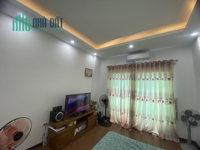 Bán nhà Nguyễn Văn Linh ,Long Biên 47 m2 ,4 tầng ,MT 3.7m giá nhỉnh 4 tỷ