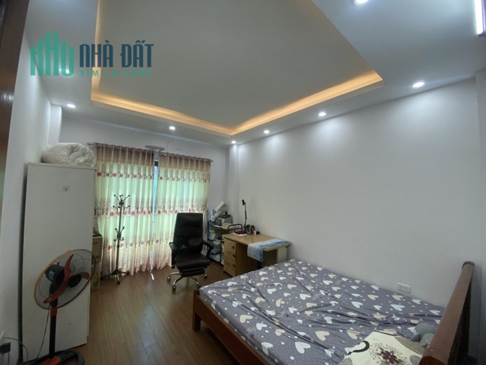 Bán nhà Nguyễn Văn Linh ,Long Biên 47 m2 ,4 tầng ,MT 3.7m giá nhỉnh 4 tỷ
