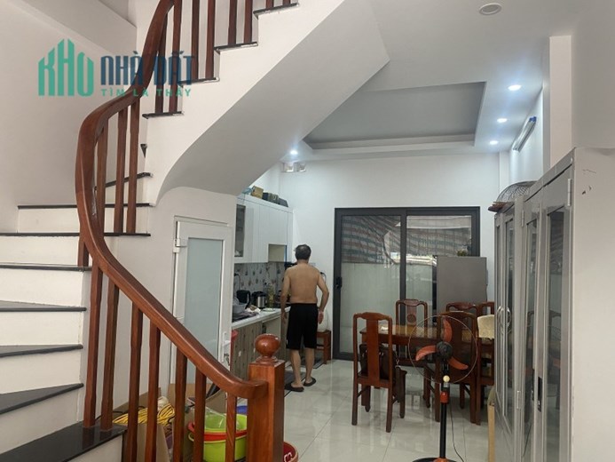 Bán nhà Nguyễn Văn Linh ,Long Biên 47 m2 ,4 tầng ,MT 3.7m giá nhỉnh 4 tỷ