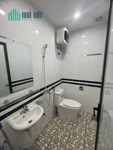 Bán gấp CCMN Phạm Văn Đồng 48M2 - 5T DT 450tr/năm ngõ nông 5.6 tỷ