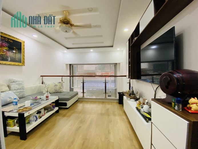 Ngộp Bán Nhà Lạc Long Quân - 44m2 -5 tấm HXH