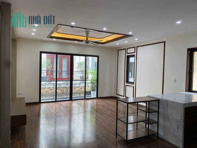 Bán Tòa căn hộ 203m2 phố Đội Cấn, Ba Đình Gara Ô tô tránh Thang máy Dòng tiền 3 tỷ/năm Giá 42.4 Tỷ