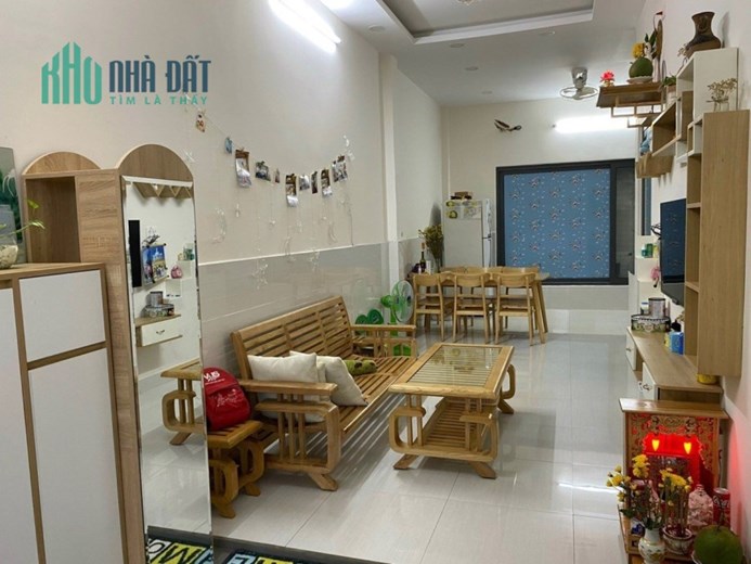 Bán nhà HXH 5m Đình Phong Phú. Ngang 5.5m, nhà đẹp, ở liền