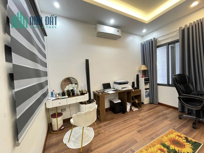 Bán nhà Bồ Đề 50m2 - ngõ Oto - gần Hồ BD - 4 tỷ XX.