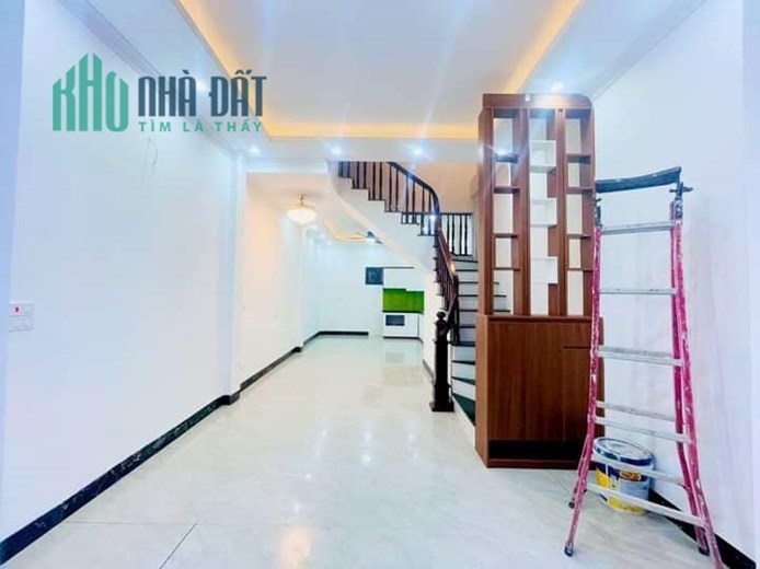 BÁN NHÀ MỚI ĐẸP 4 TẦNG PHỐ KHƯƠNG TRUNG QUẬN THANH XUÂN DT:42M2 MT:4M2 6 PHÒNG NGỦ GIÁ: 4.1 TỶ .