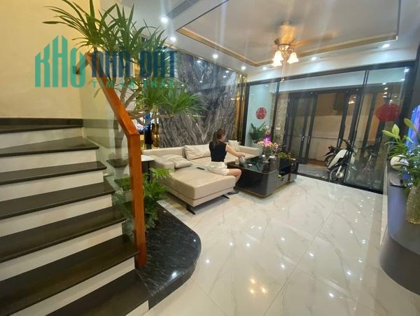 BÁN NHÀ ĐẸP NGUYỄN VĂN HUYÊN CẦU GIẤY, DÂN XÂY, ÔTÔ SÁT NHÀ, GẦN PHỐ, 48M2 CHỈ NHỈNH 6TỶ